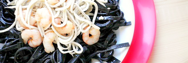 Pasta Negra Con Gulas Y Langostinos